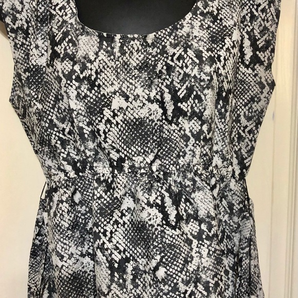 Motherhood maternity snakeprint ombré belted batwing blouse top size small - Picture 4 of 10